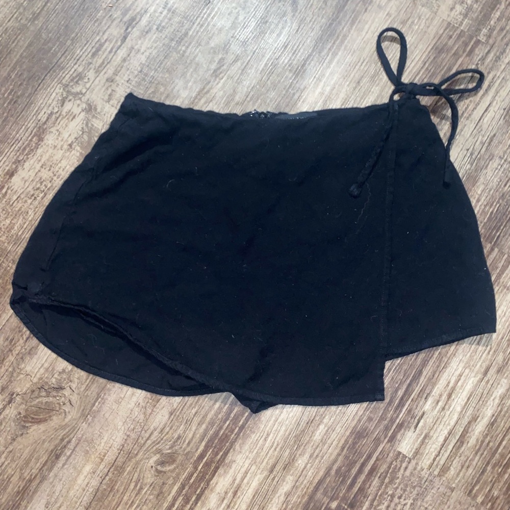 Kendall&Kylie skort. shorts to look like skirt
